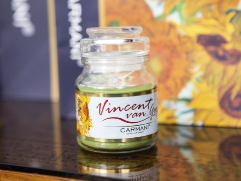 Świeczka zapachowa, american mały - V. van Gogh, Green Tea (CARMANI) Świeczka zapachowa, american mały - V. van Gogh, Green Tea (CARMANI)