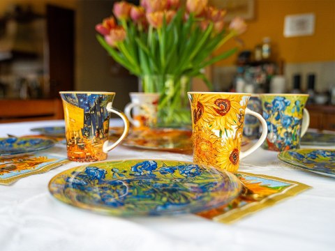 Kubek - V. van Gogh, Taras kawiarni w nocy (CARMANI)